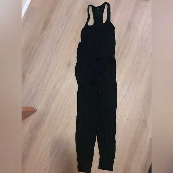 NWOT Aerie Women’s Racerback black pant romper Size Medium - Picture 3 of 5